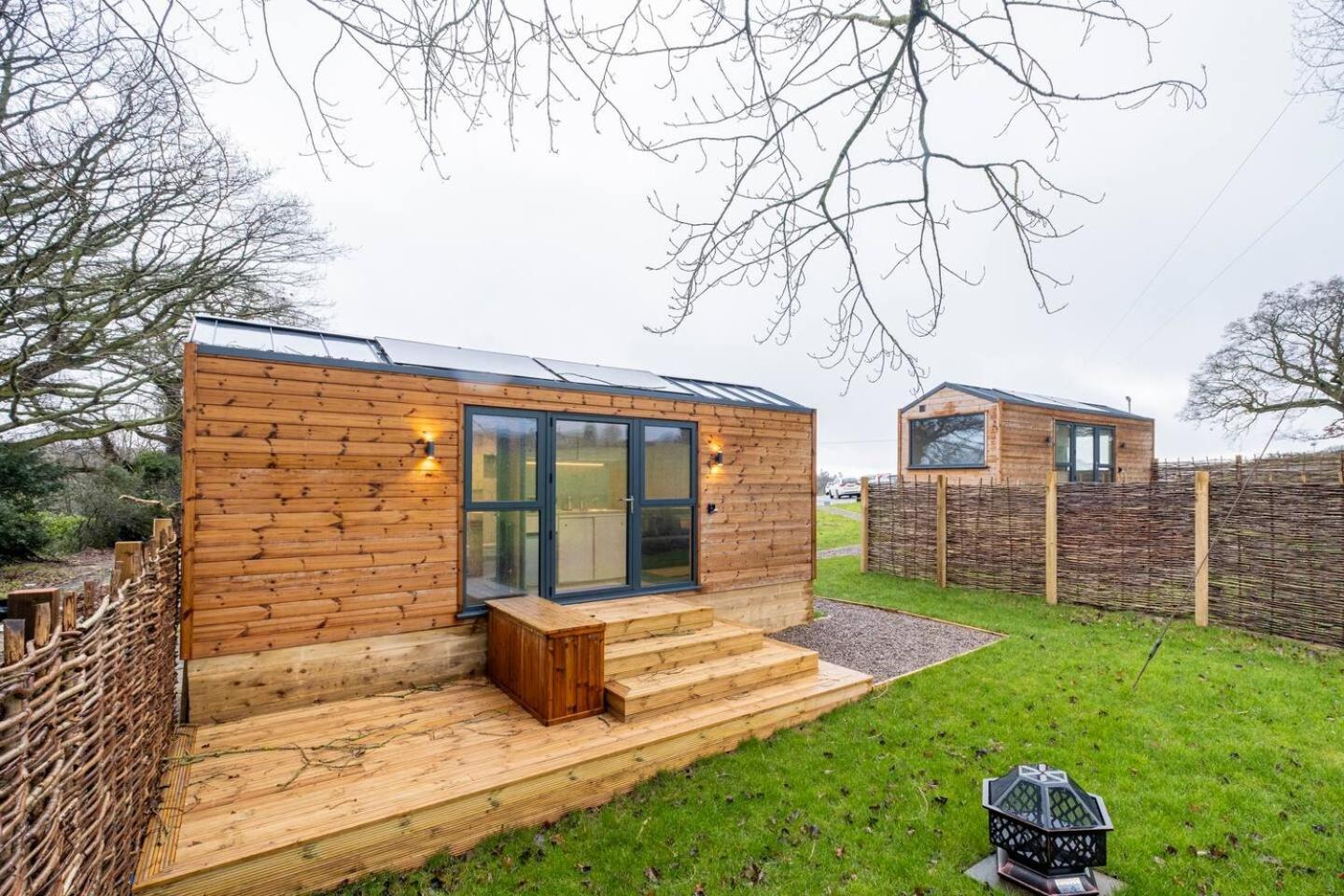 Beautiful Cabins In Herefordshire Countryside Exterior photo