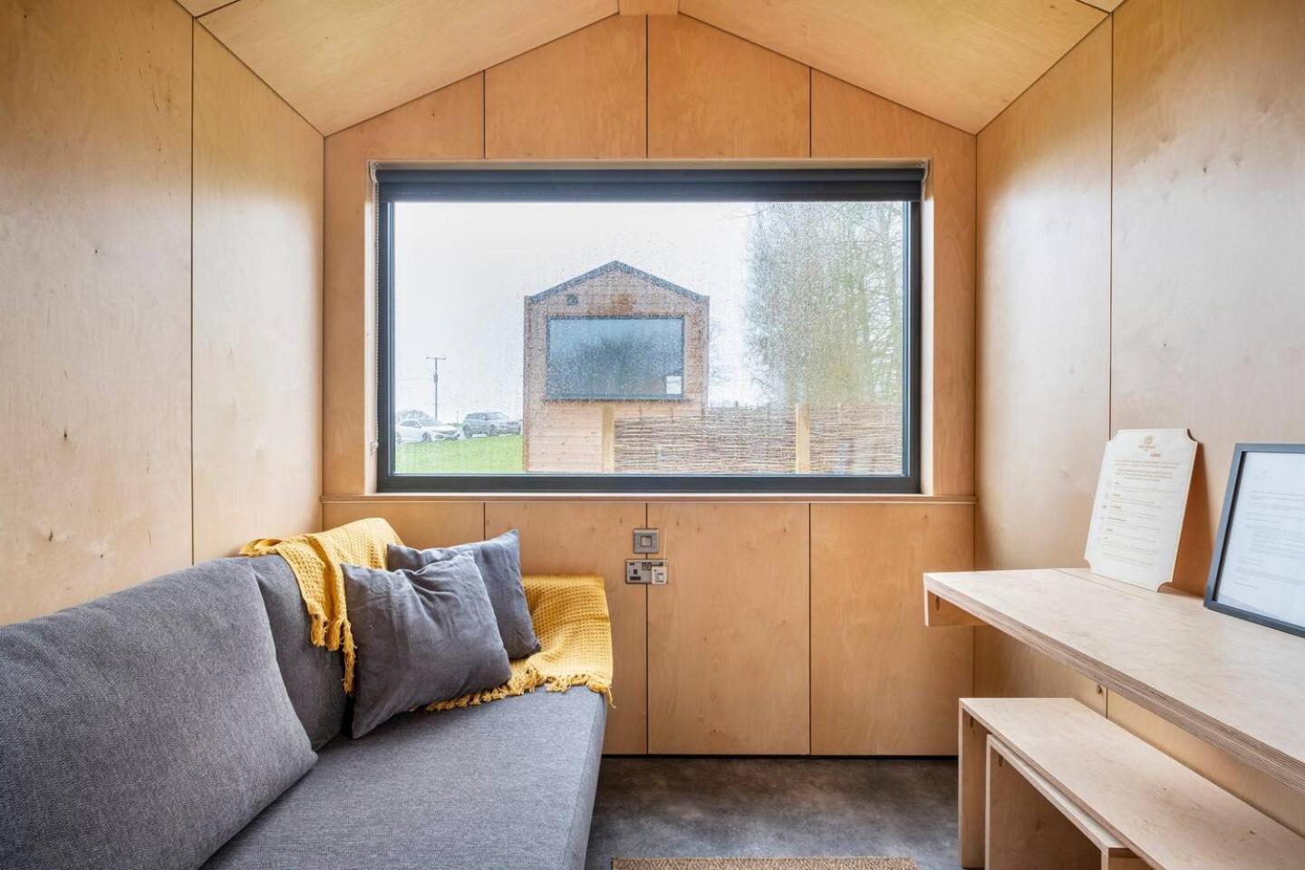 Beautiful Cabins In Herefordshire Countryside Exterior photo