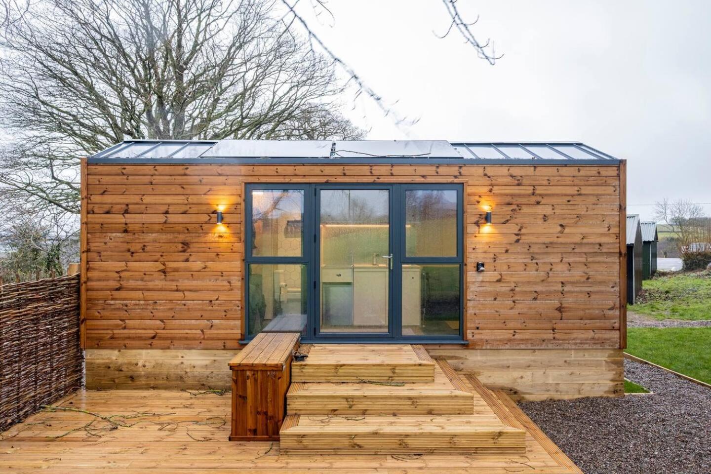 Beautiful Cabins In Herefordshire Countryside Exterior photo
